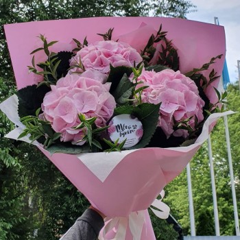 Bouquet of 11 pink roses